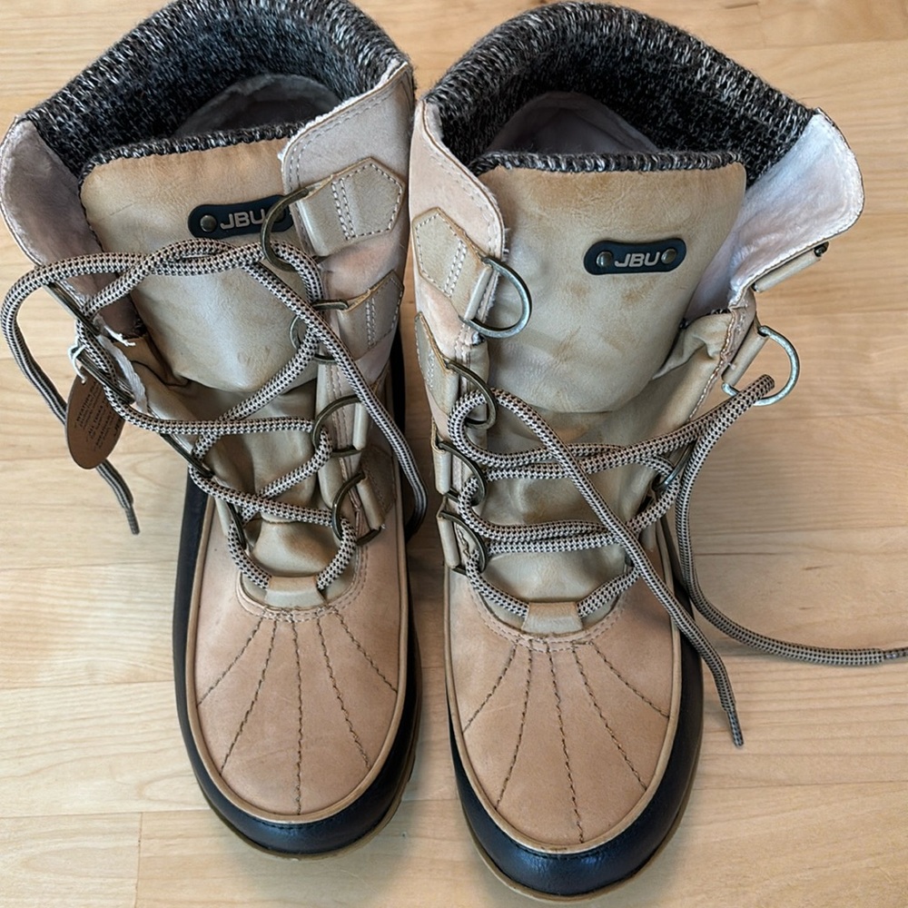 JBU Women's Tan and Black Winter Boots